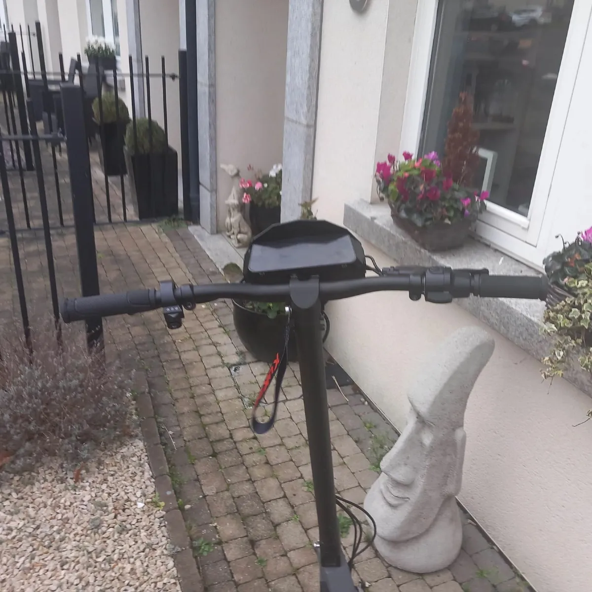 Kugoo KuKirin G2 Electric Scooter (2 Months Old) - Image 3