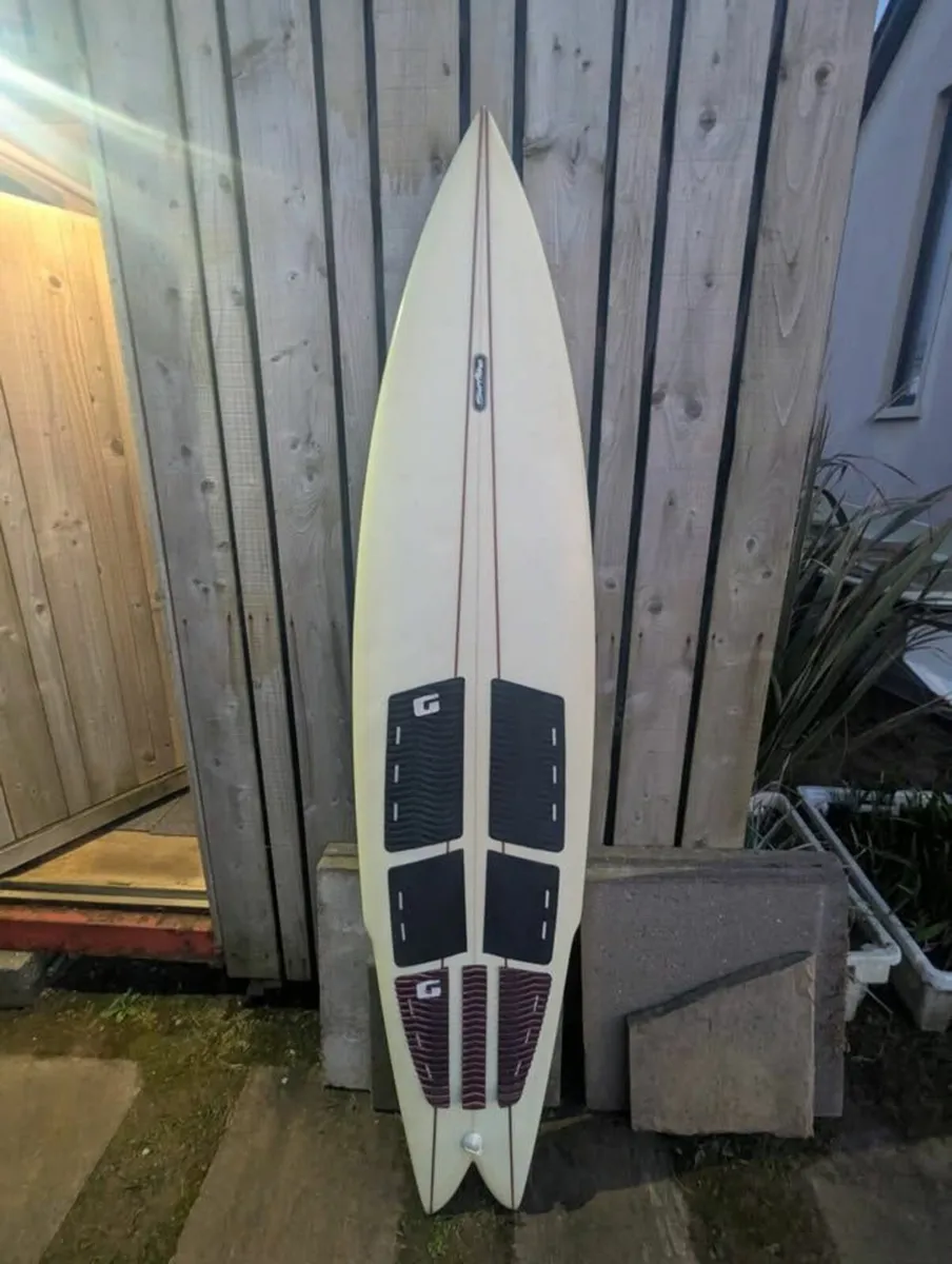 7’3 double stringer surfboard from Surfline - Image 1