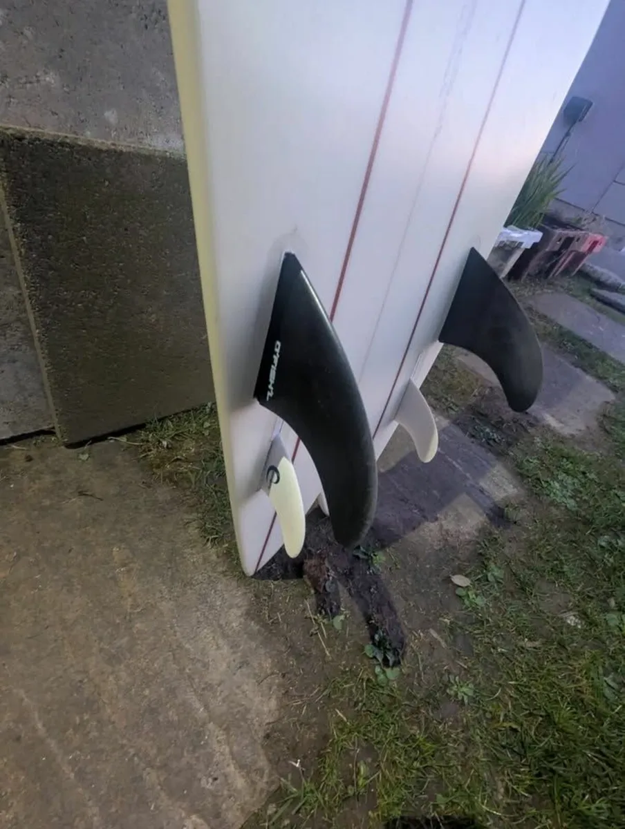 7’3 double stringer surfboard from Surfline - Image 3