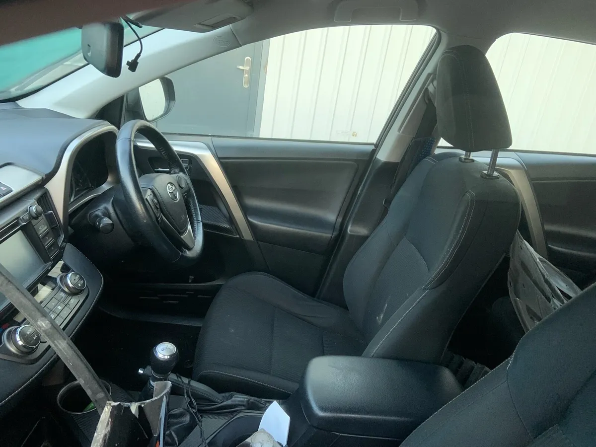 Toyota rav4 2014 - Image 4
