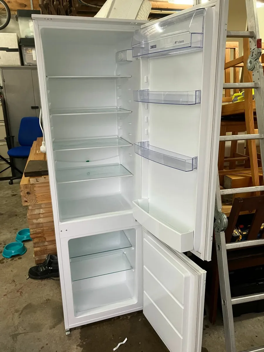 Internal doors fireplace stove and fridge freezer - Image 3