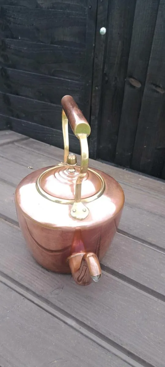 Old copper kettle - Image 2