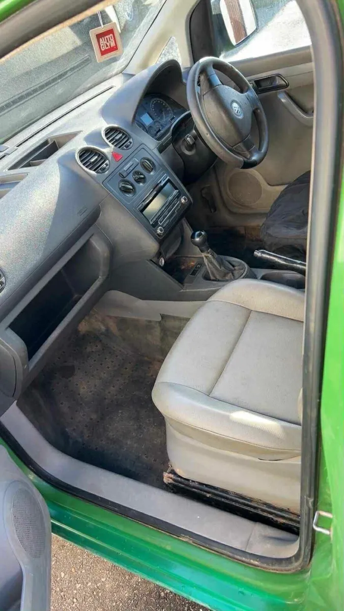 Volkswagen Caddy 2010 - Image 3