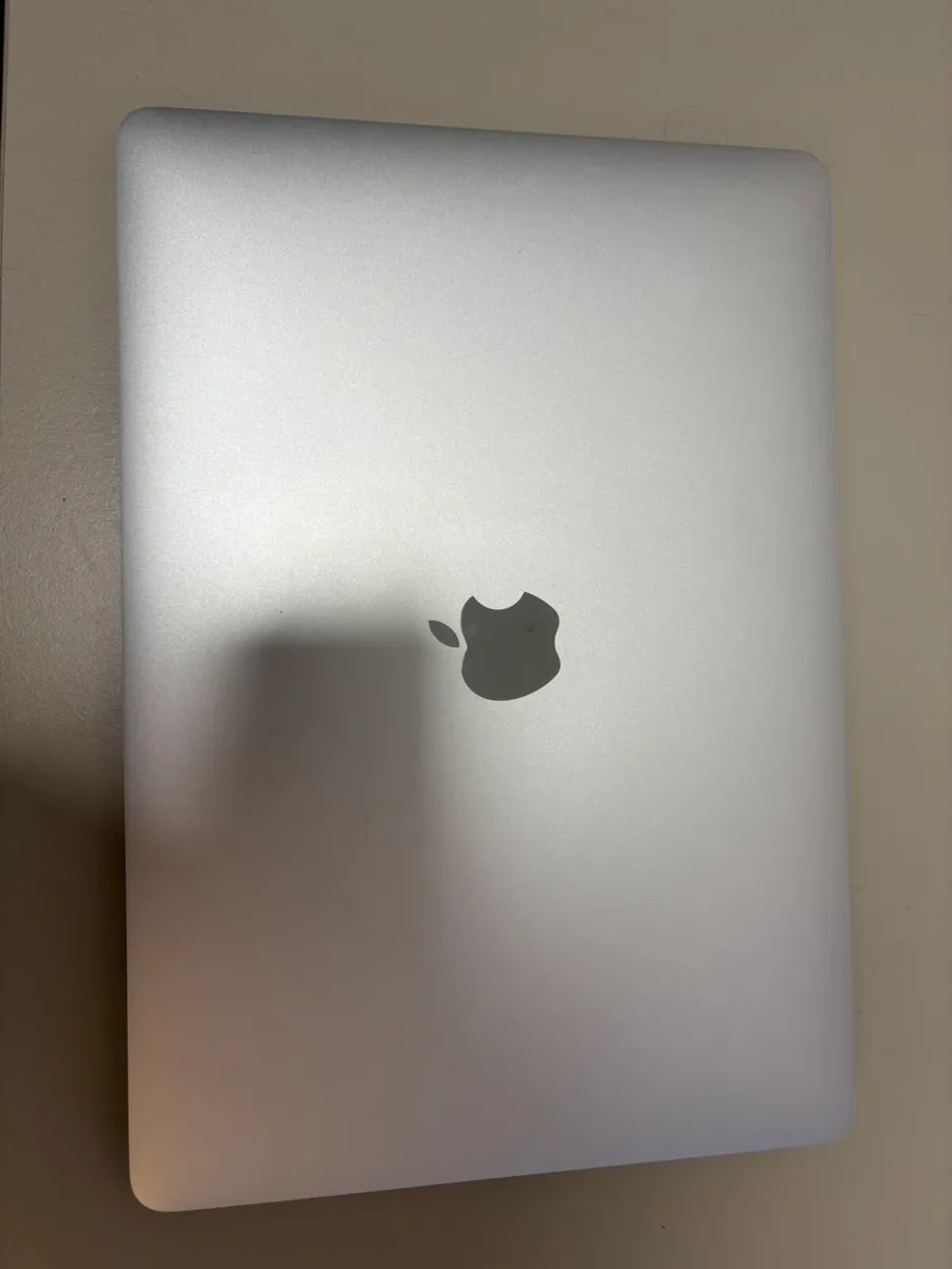 MacBook Pro M2 - Image 3