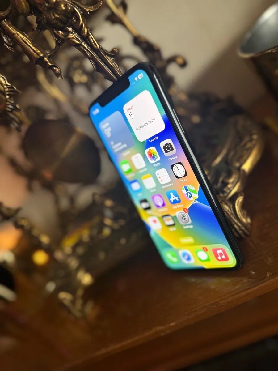 IPHONE X MINT CONDITION UNLOCKED - Image 2