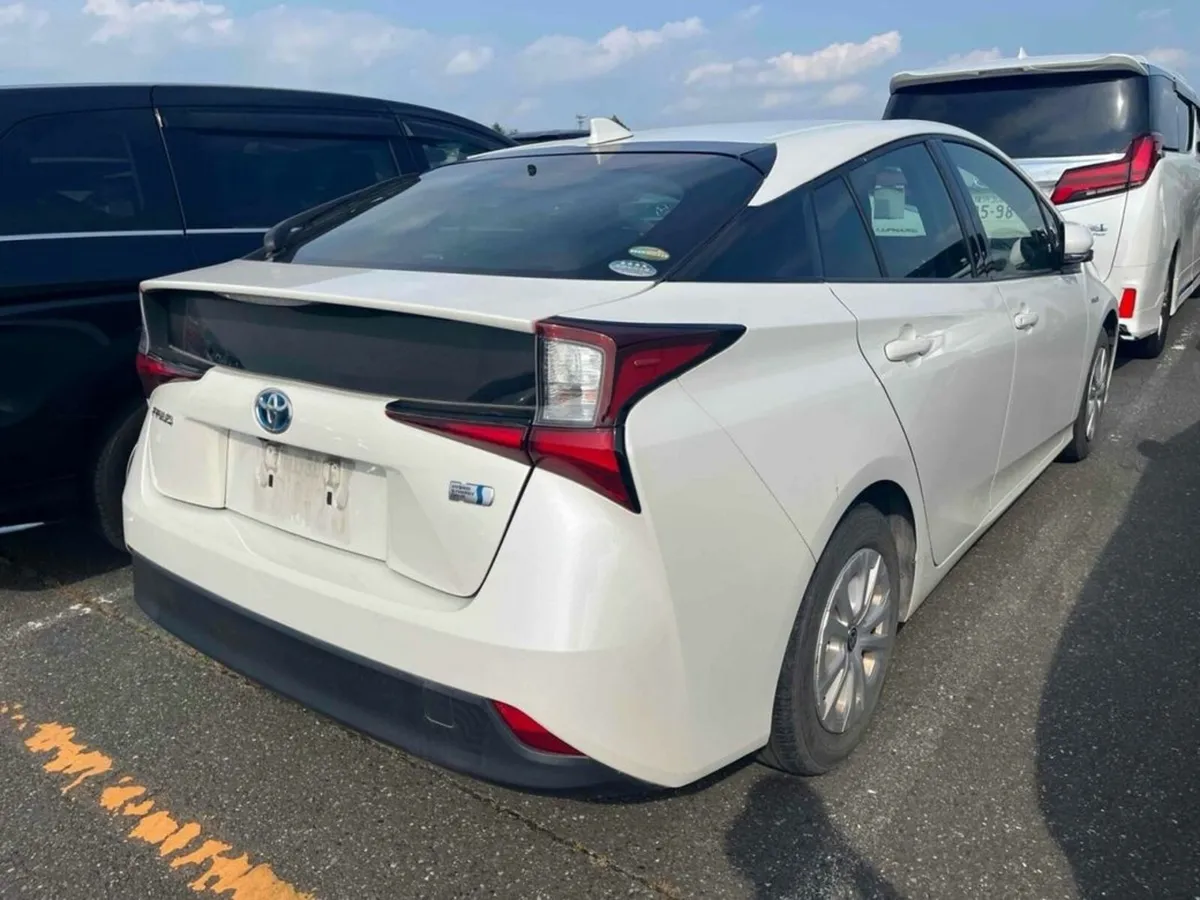Toyota Prius 1.8 HYBRID - Image 2