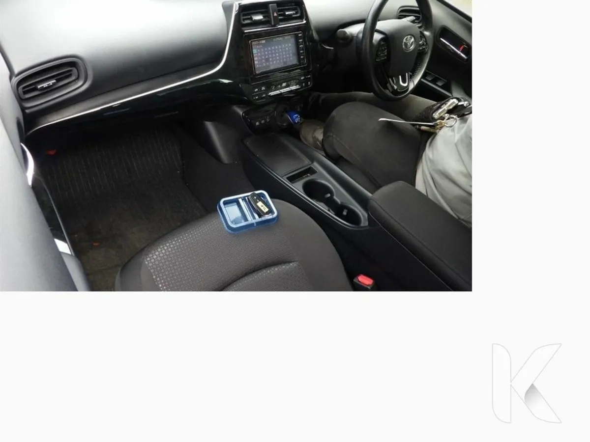 Toyota Prius 1.8 HYBRID - Image 3