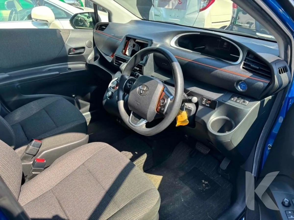 Toyota Sienta HYBRID - 7 SEATER - POWER DOORS - Image 3