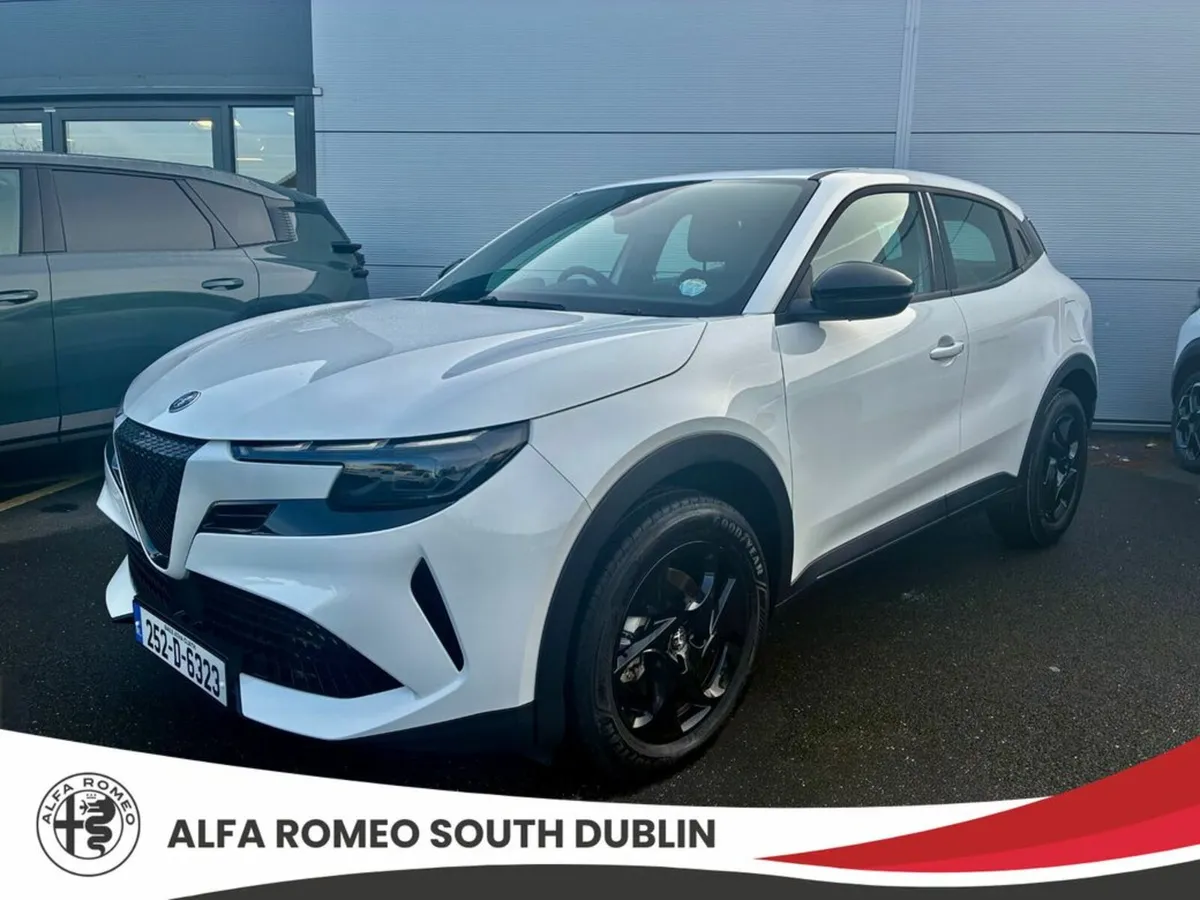 Alfa Romeo Junior Ibrida, Mild-Hibrid Petrol Autom - Image 1