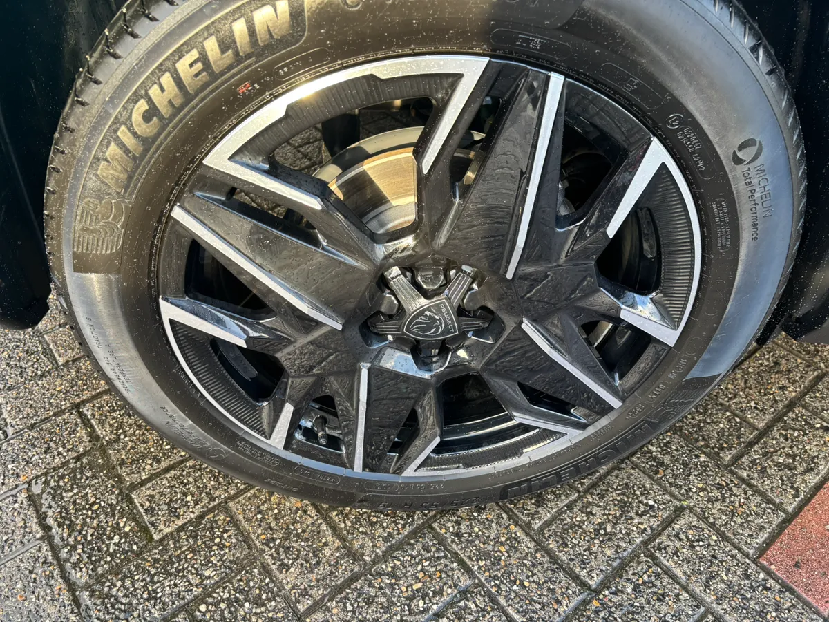 2024 Peugeot 3008 Allure Hybrid - Image 4