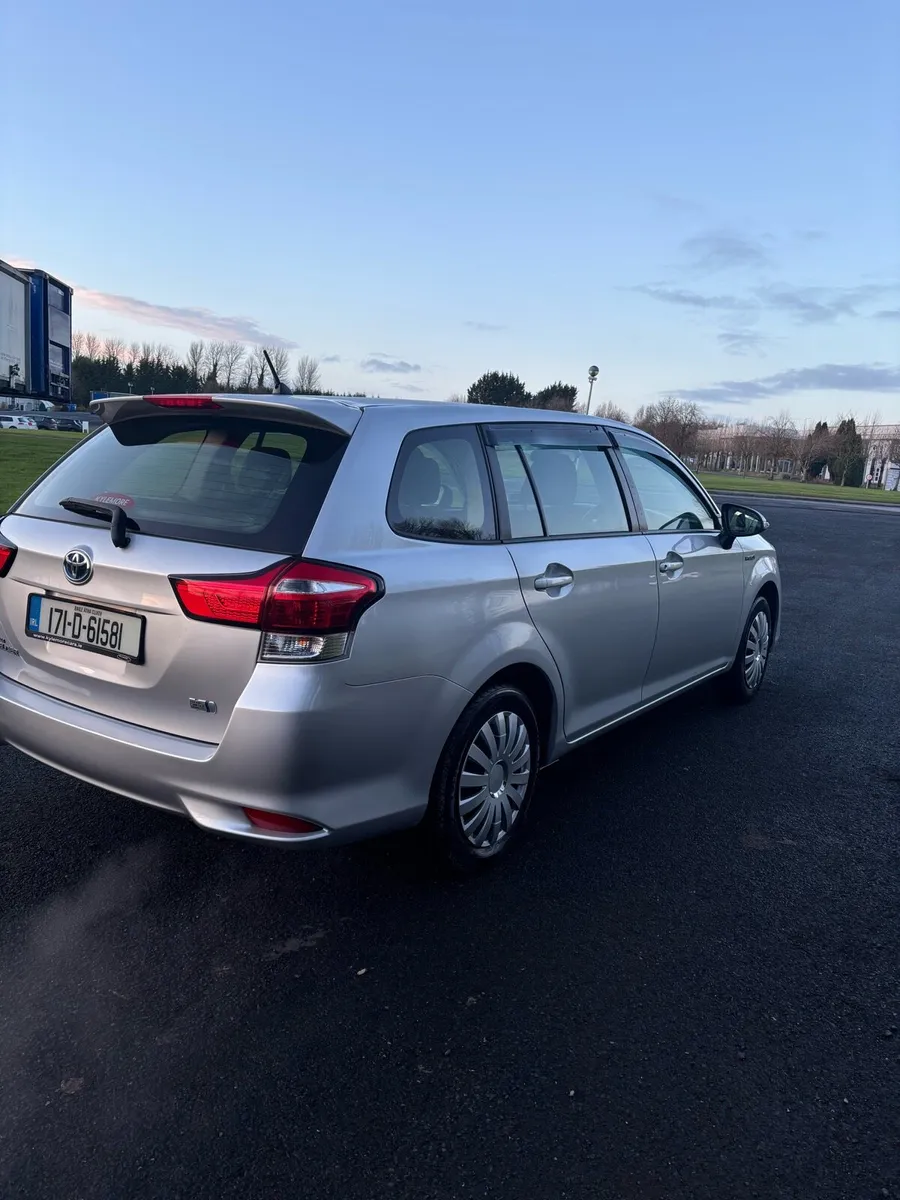Toyota Corolla Fielder 1.5Hybrid AUTOMATIC - Image 3