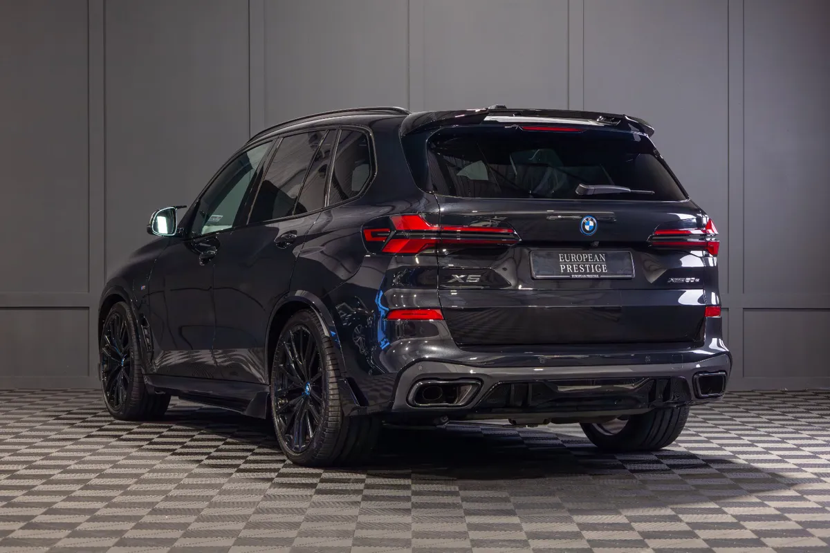 2025 BMW X5 X-Drive 50e M-Sport - Image 4