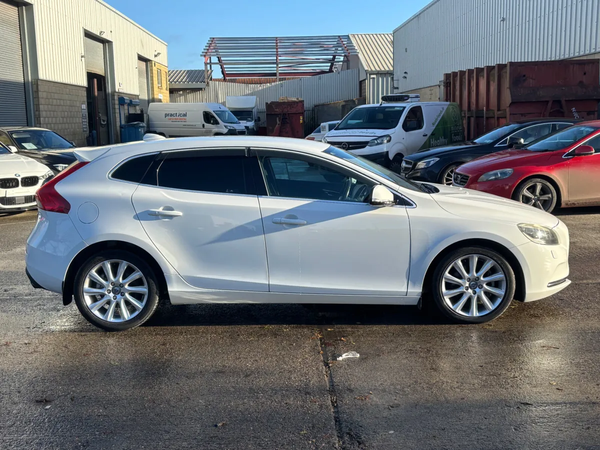 2014 VOLVO V40 1.6T4 SE AUTO FULLY LOADED WITHSPEC - Image 3