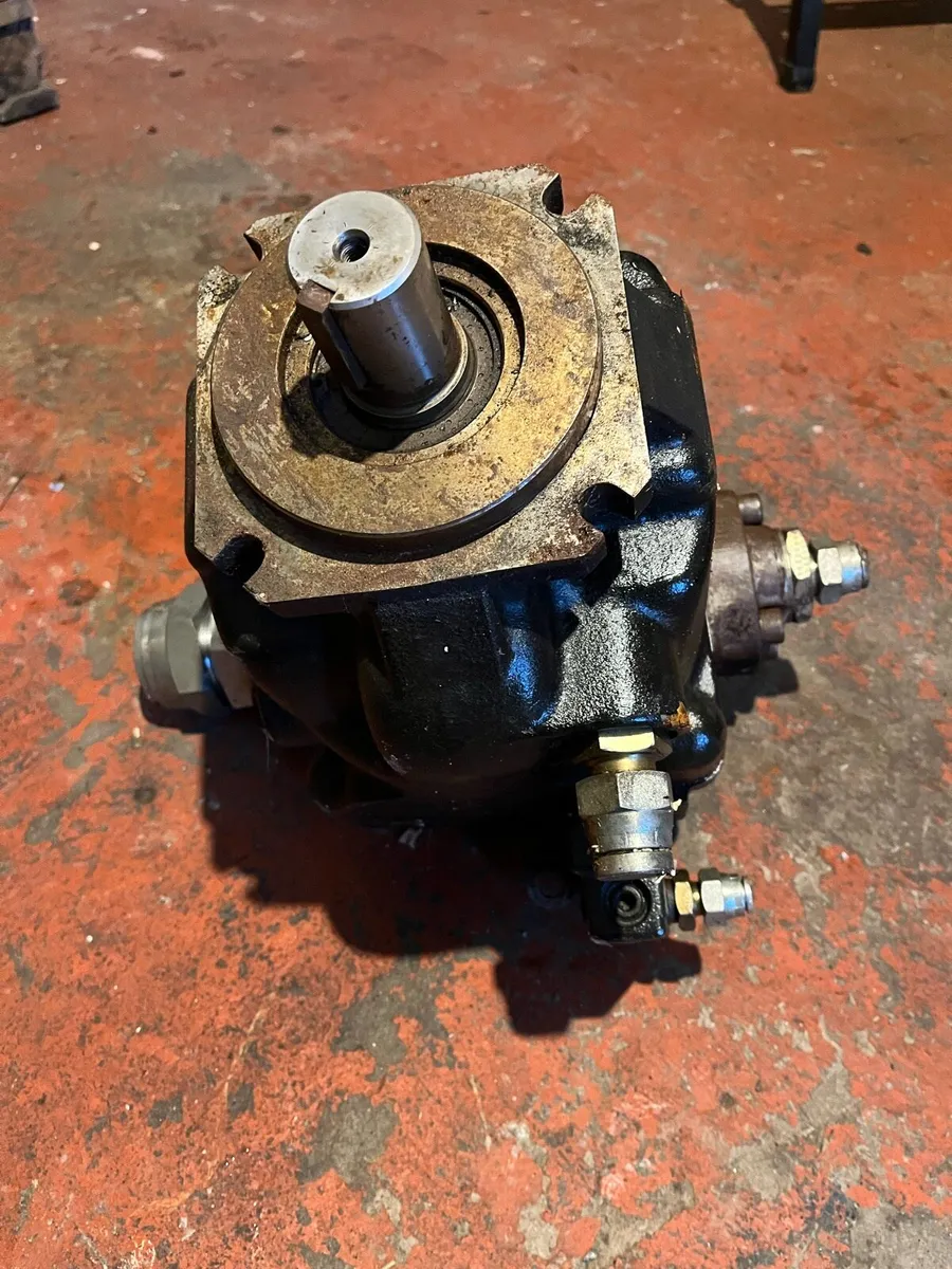 Danfoss Hydraulic Pump - Image 1