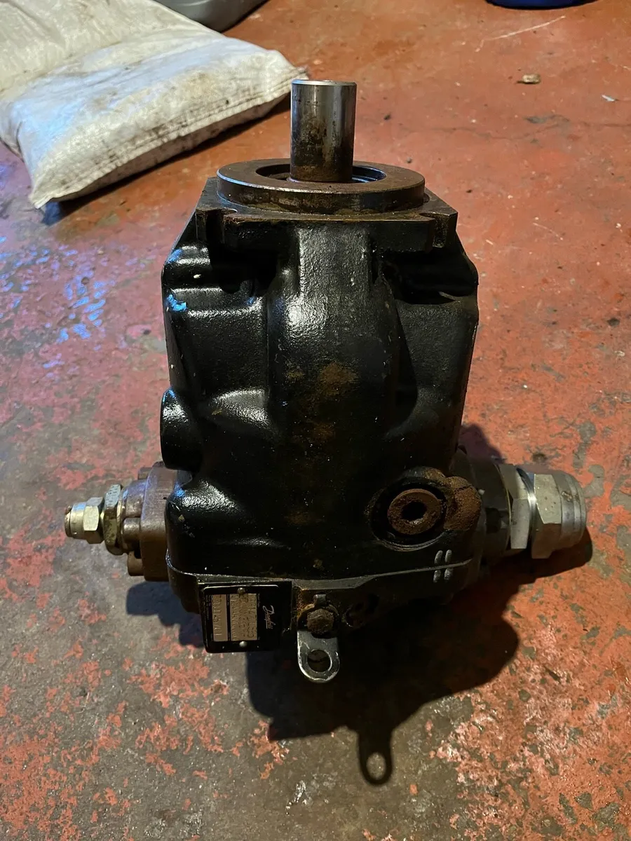 Danfoss Hydraulic Pump - Image 2