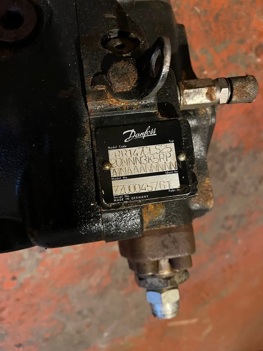 Danfoss Hydraulic Pump - Image 3