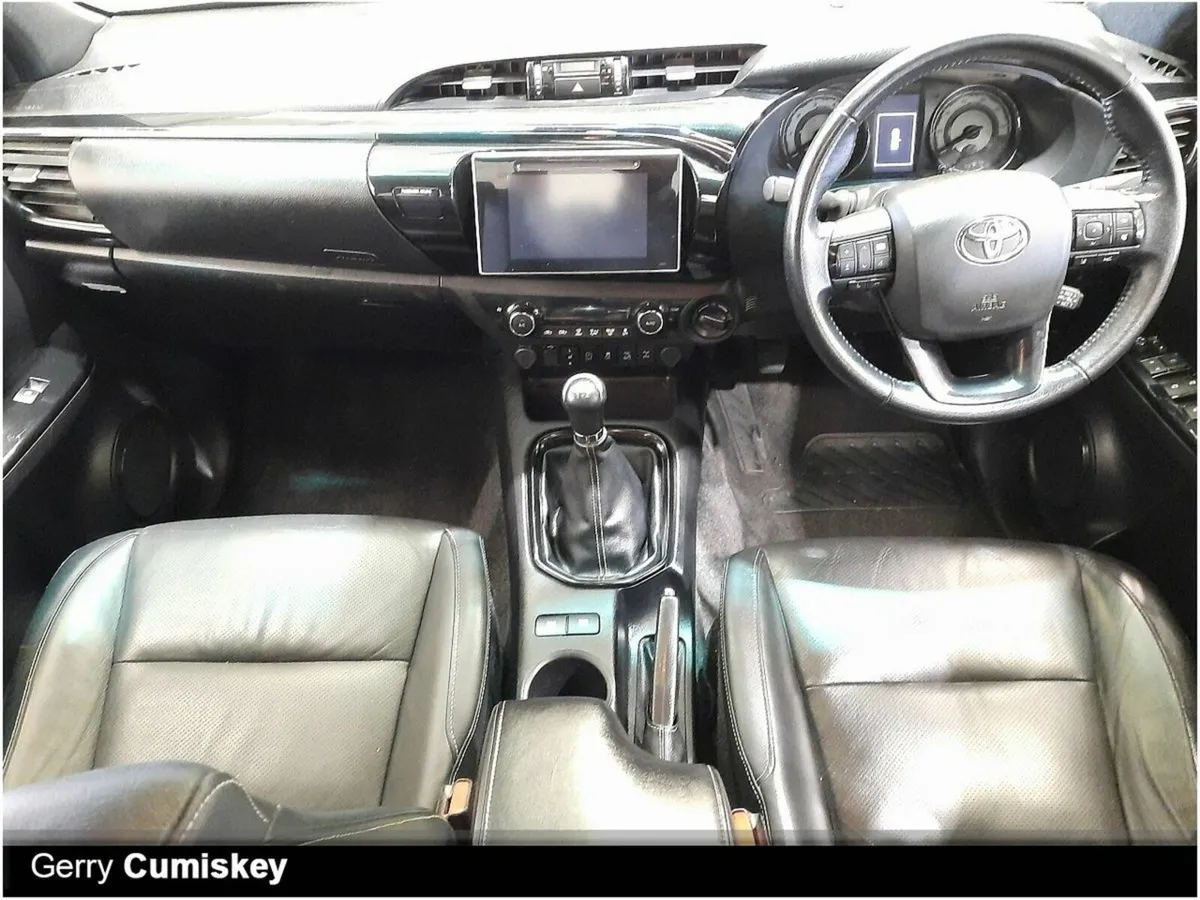 Toyota Hilux Invincible X D-4D - Image 2