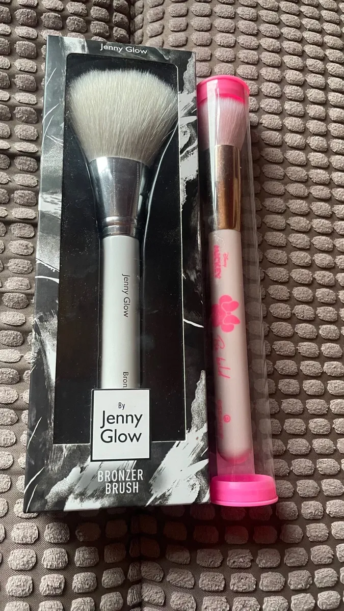 New  face brushes - Image 1