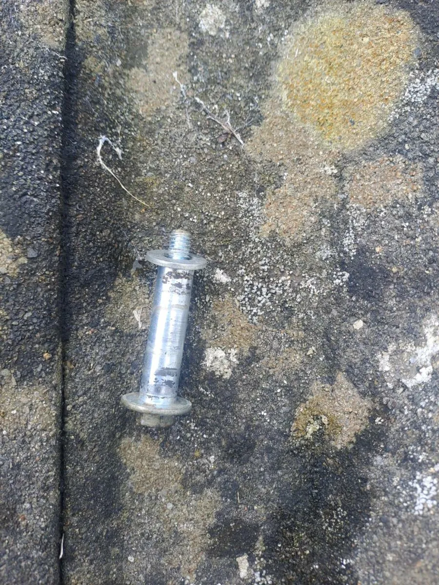 Honda  lawnmower  wheels v.g.c - Image 4