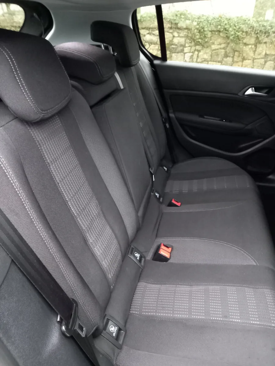 2015 Peugeot 308 1.2 Petrol AUTOMATIC - Image 3