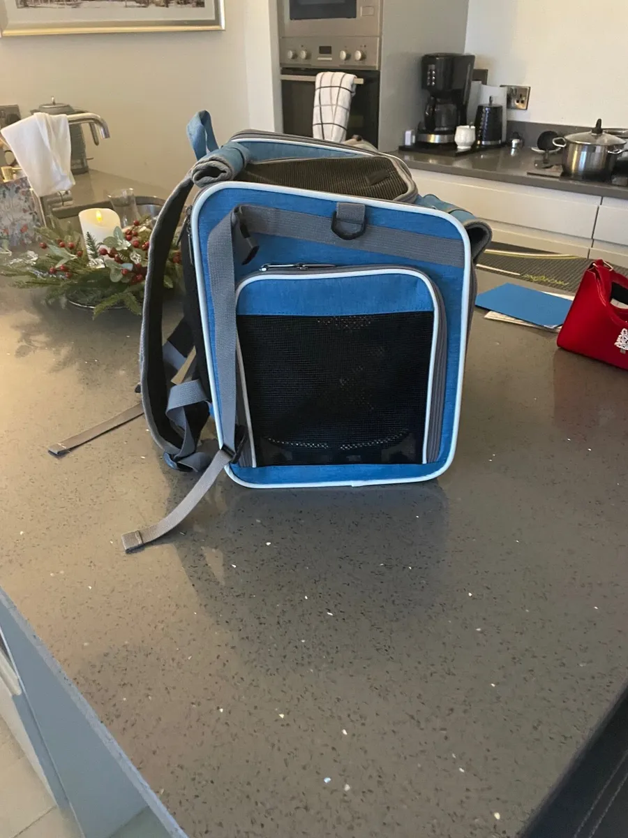 Dog carrier - Image 1