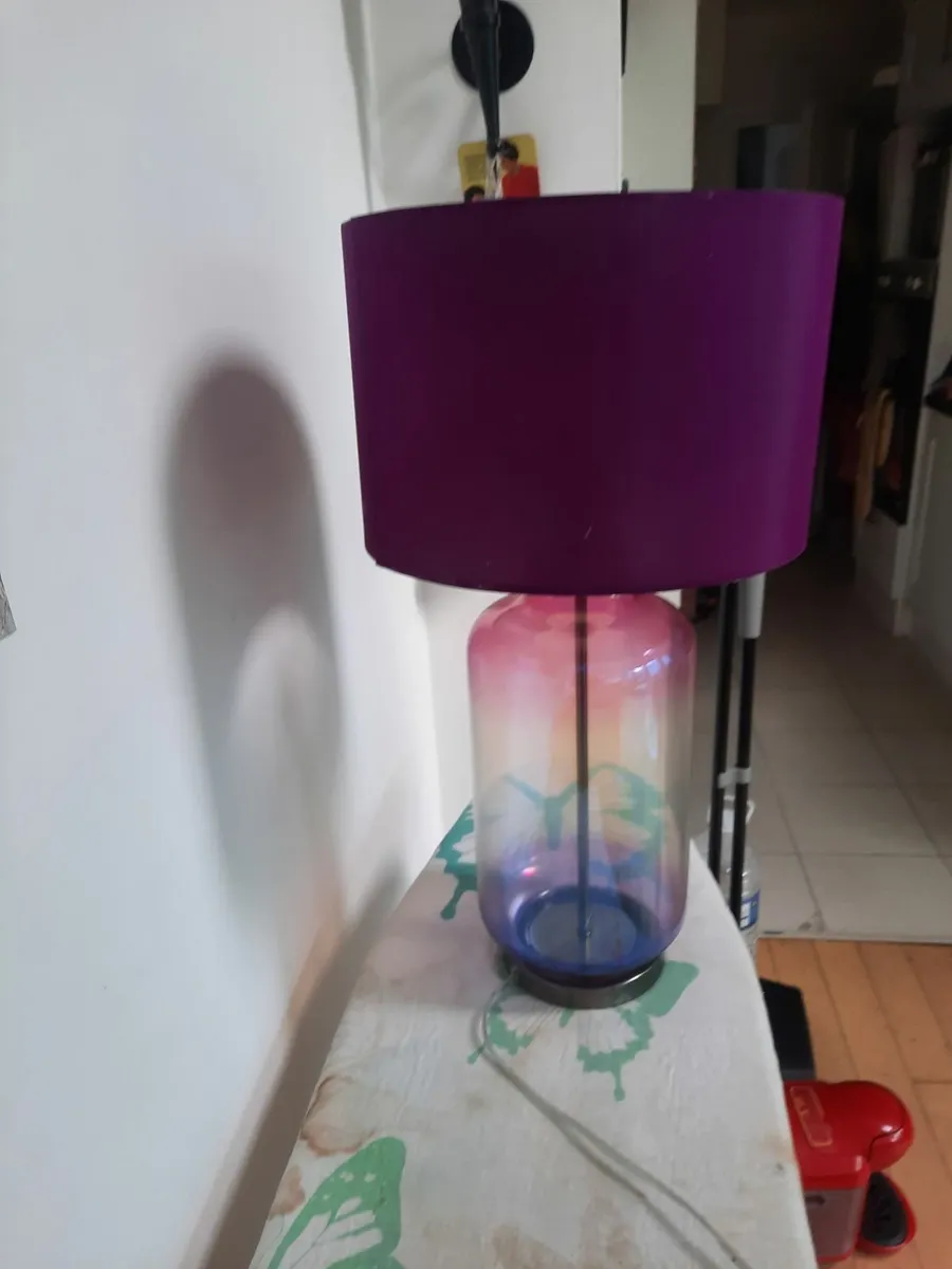 Beautiful table lamp with matching picture - Image 1