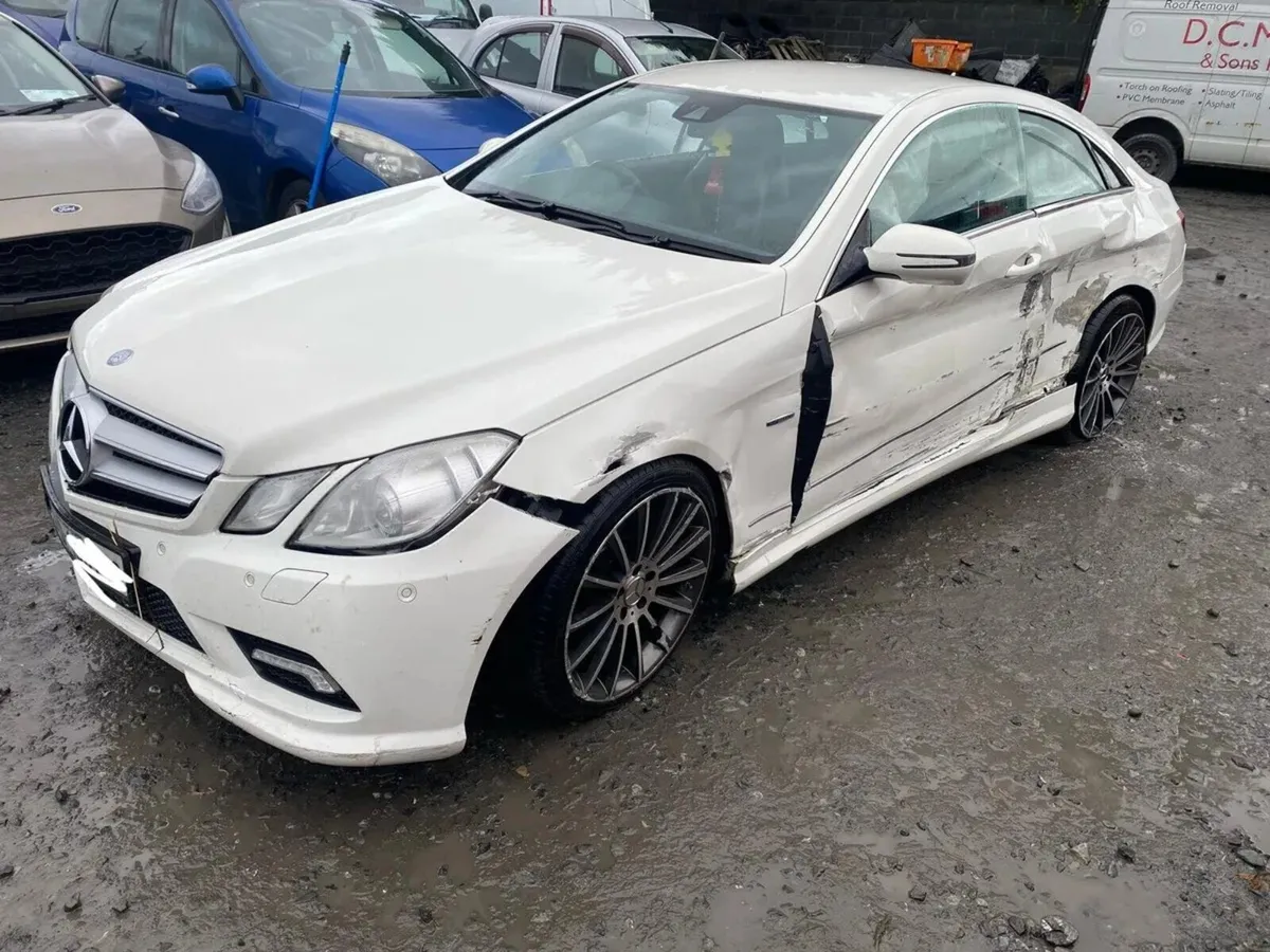 09 Merc E250 COUPE AMG LINE NO OFFERS - Image 3