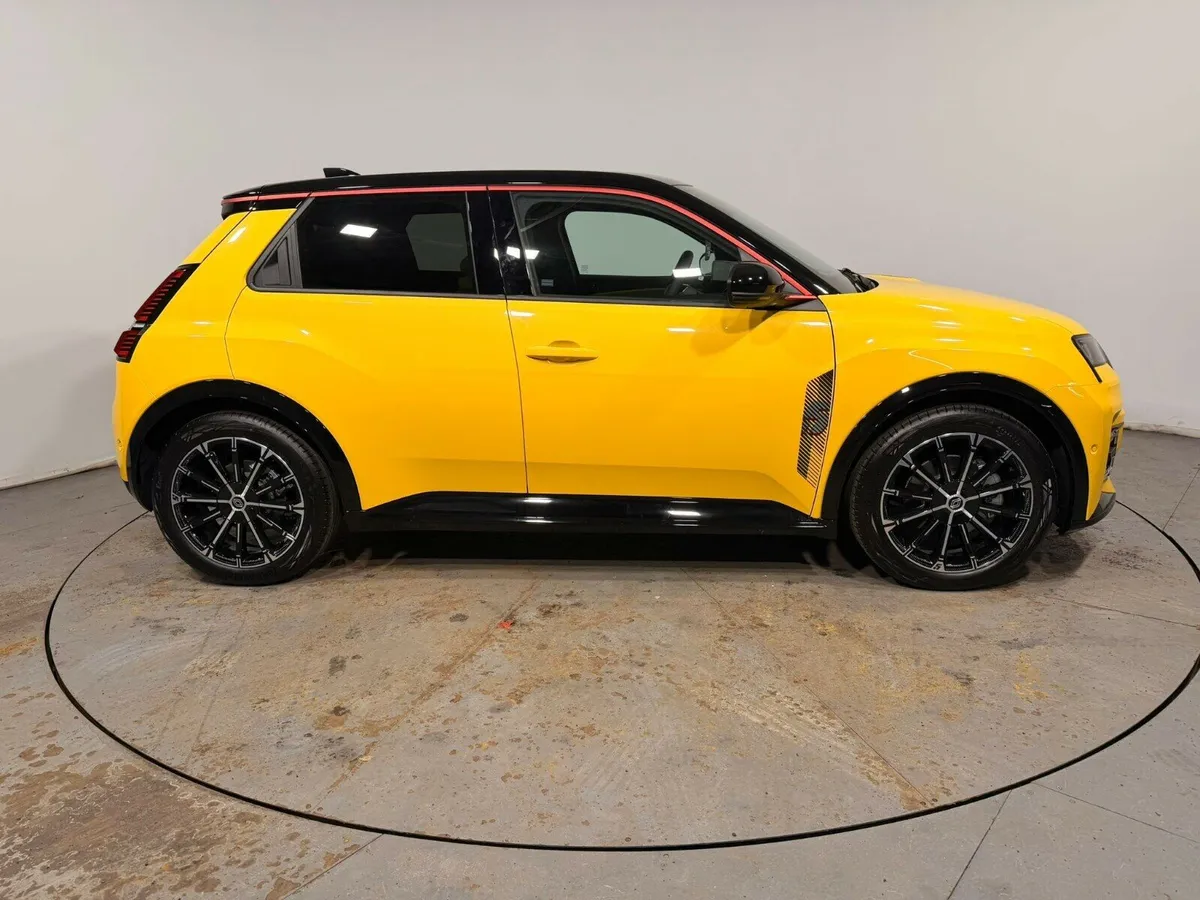 Renault 5 E-Tech Hatchback Iconic Five - Image 2
