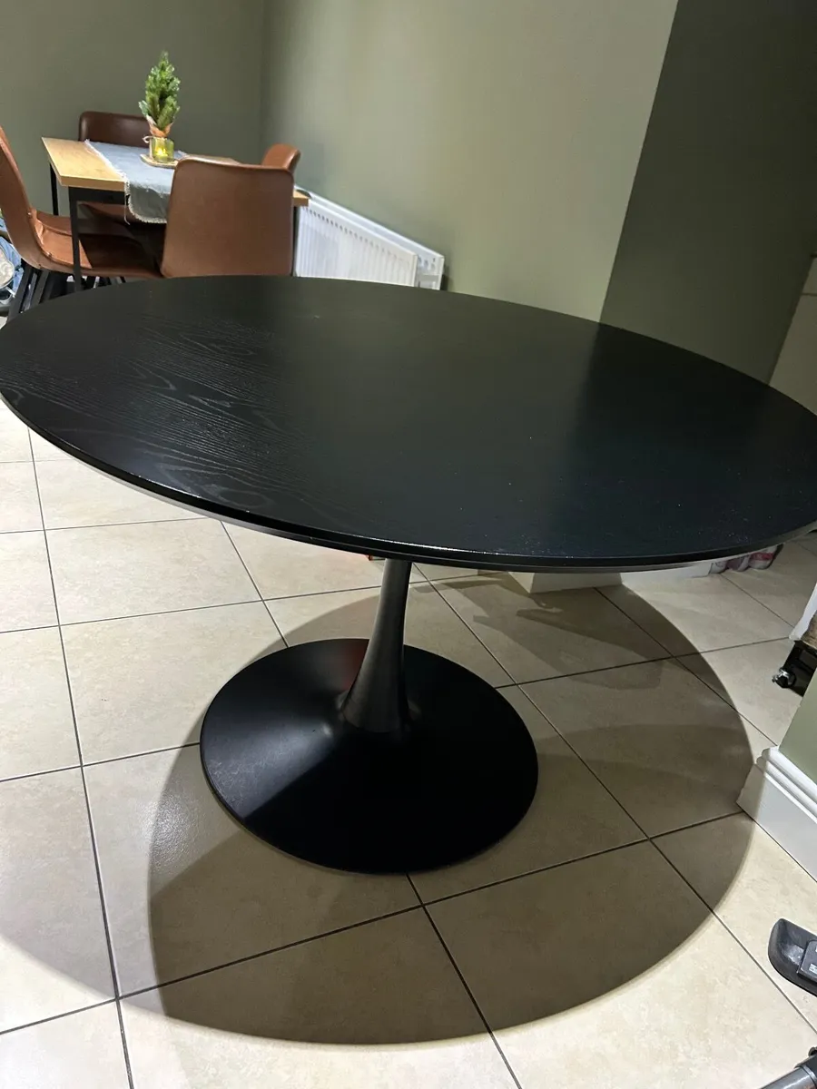 Dining table - Image 1