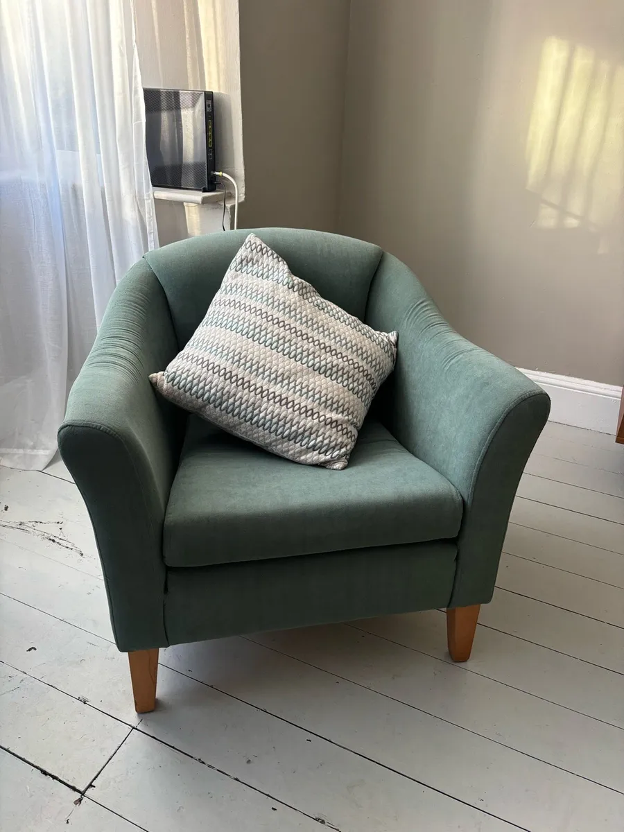 Green arm chair free to take away - Image 1