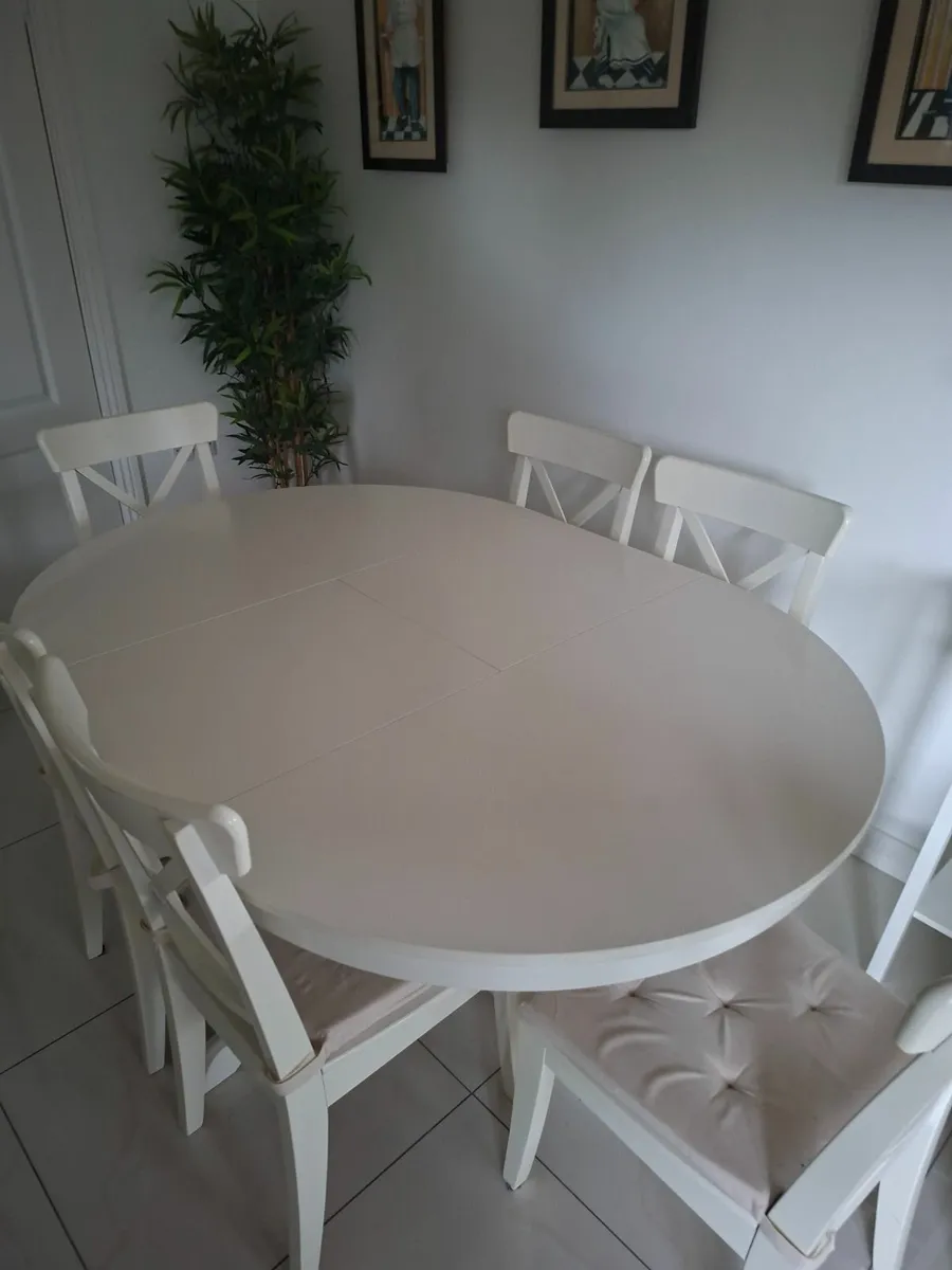 Dining Table Extending & 6 chairs - Image 1