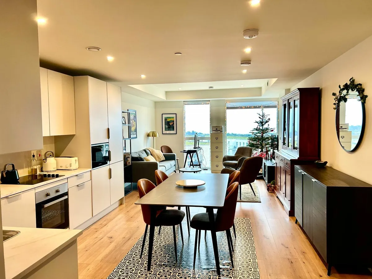 3 Bed, 2 Bath Rental Apartment - Image 2