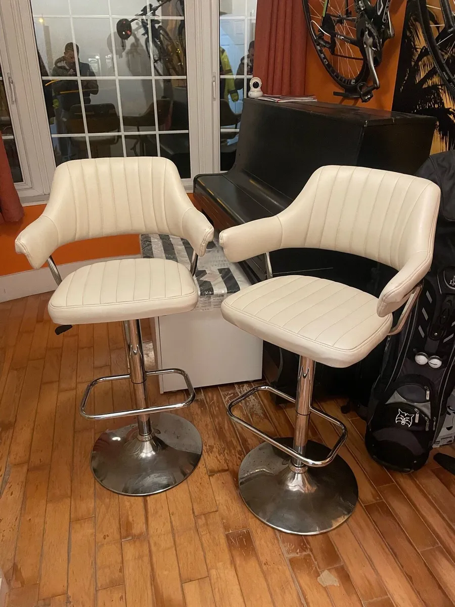 White barstool - Image 2