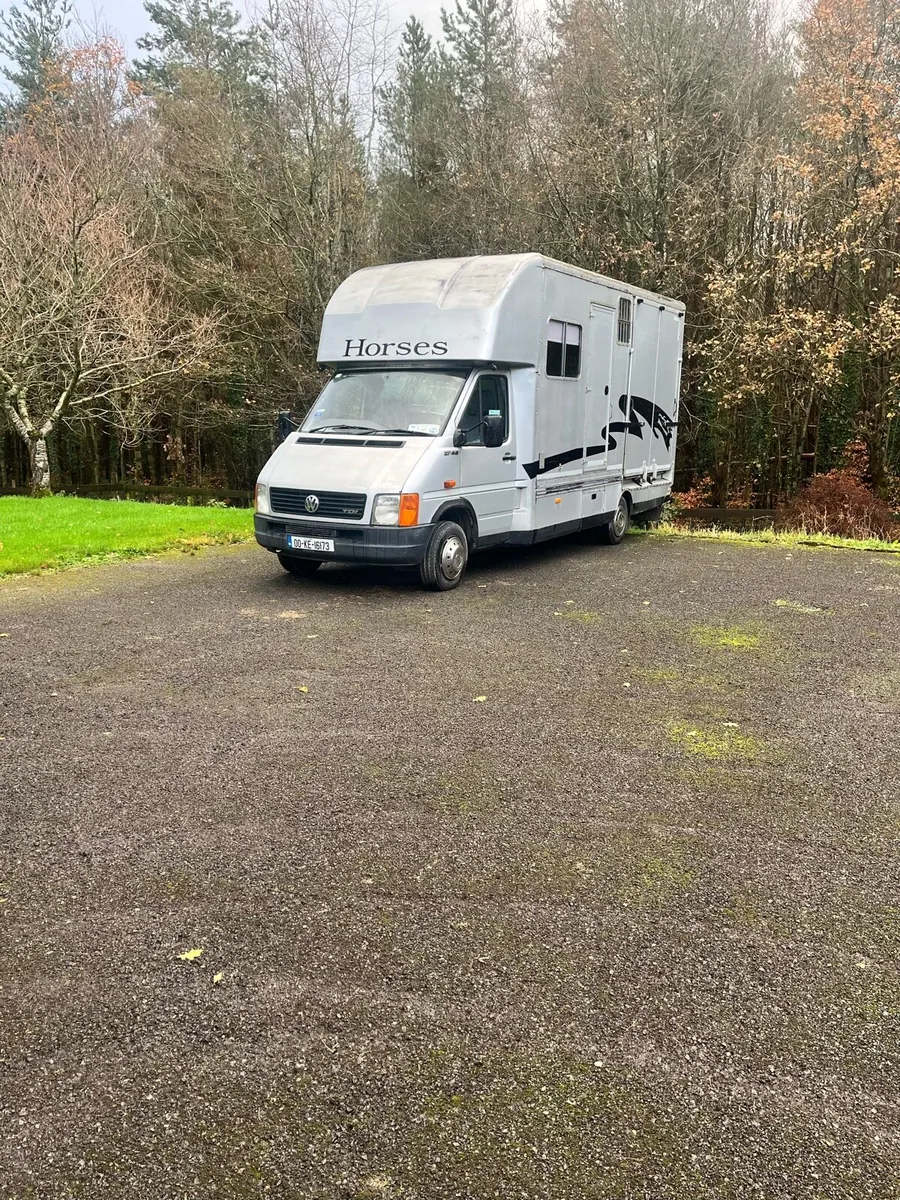 Horse truck - Image 1