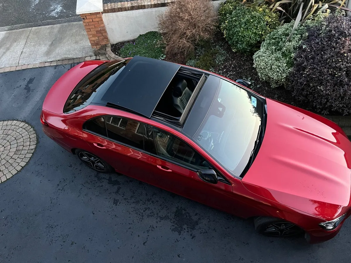 Mercedes-Benz E-Class 2022 - Image 4