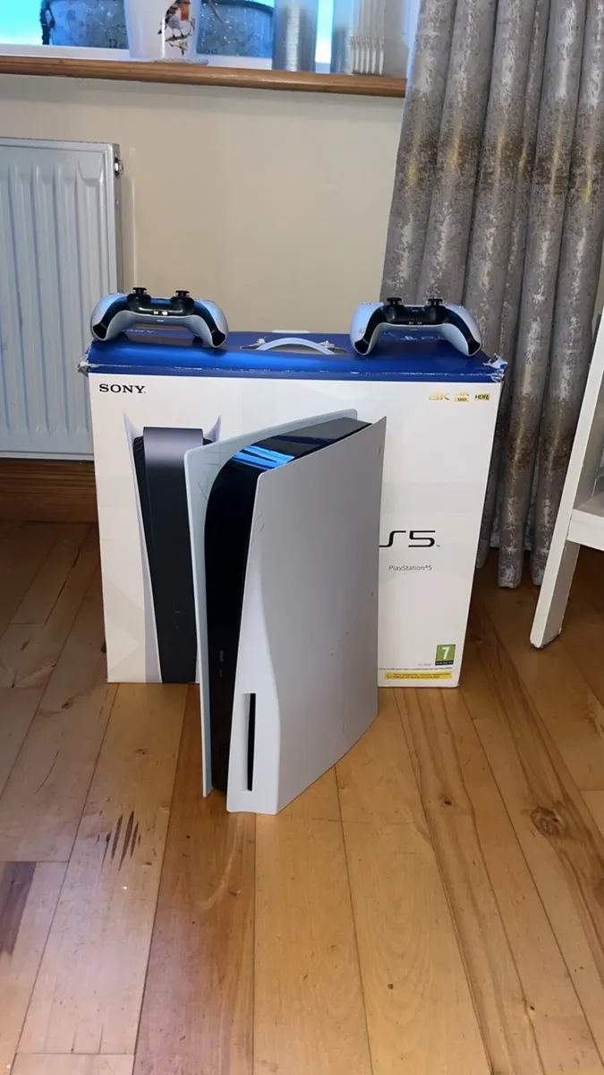 Ps5 with two controllers