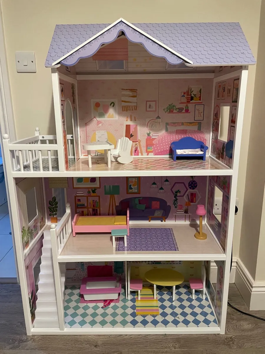 Dolls house - Image 1