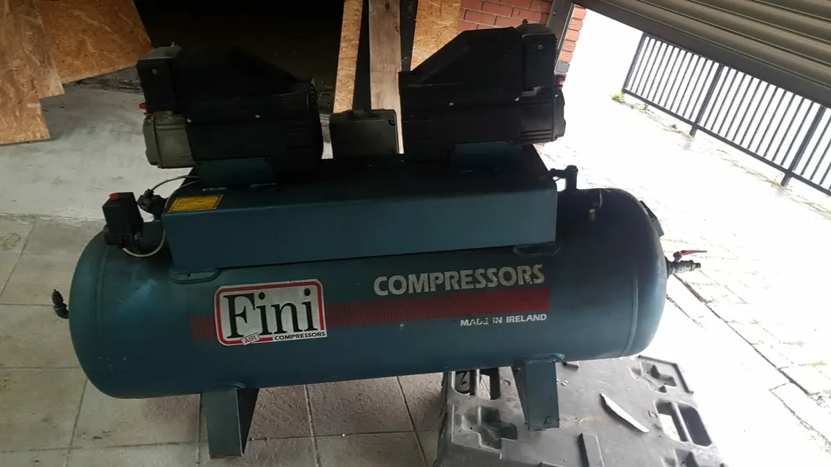 Twin motor fini air compressor 3 phase - Image 2