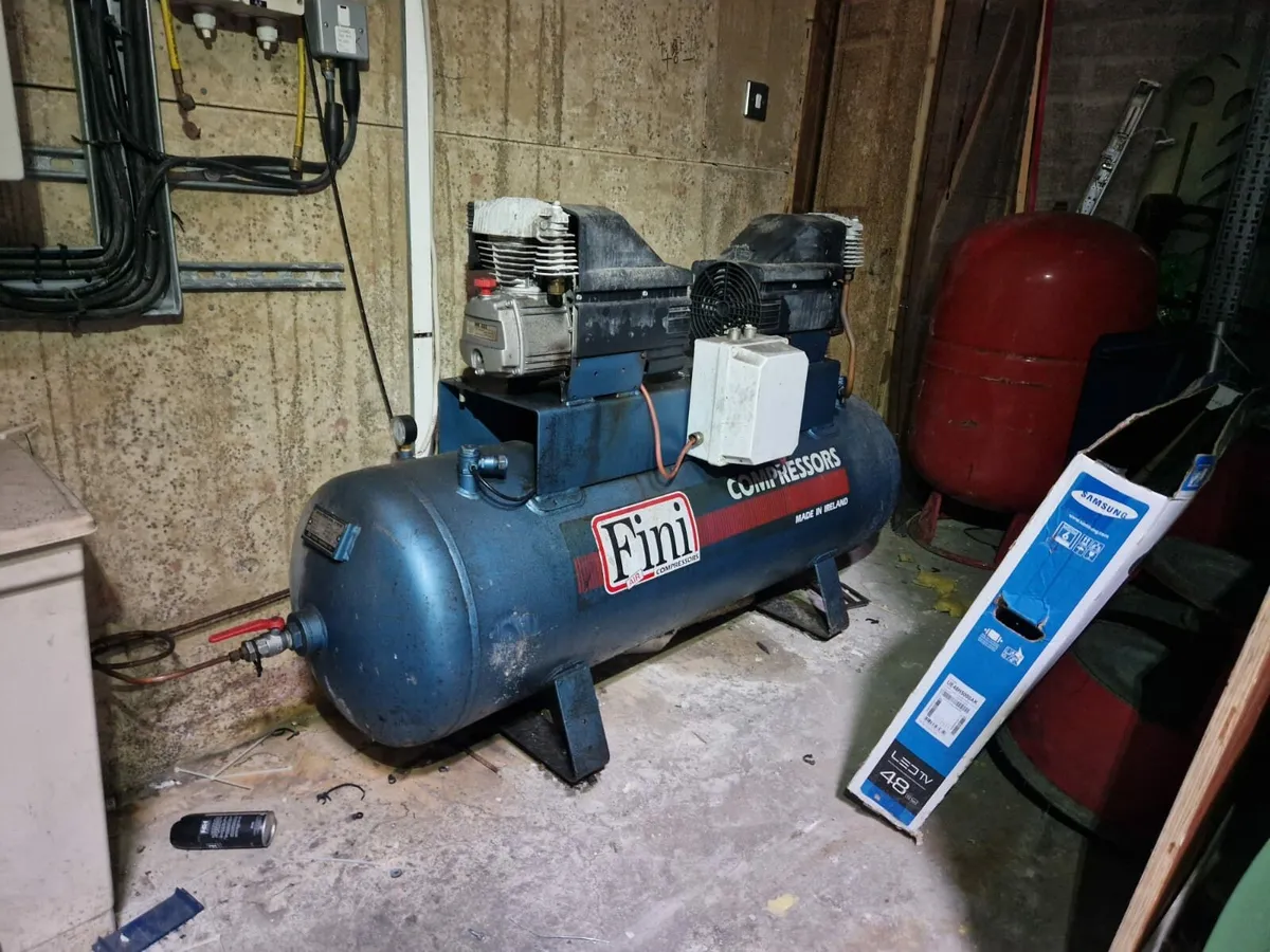 Twin motor fini air compressor 3 phase - Image 3