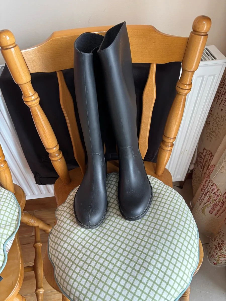 Horse riding acces - Image 2