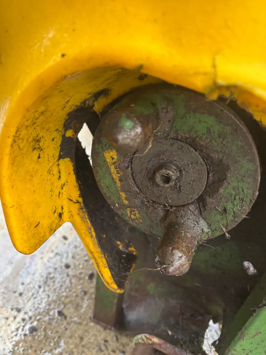 Hustler CH2000 Bale Unwinder - Image 4