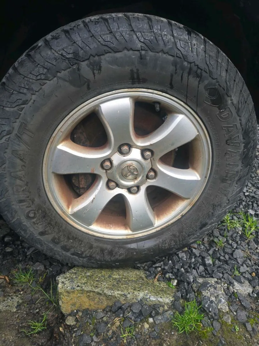 Toyota landcruiser 2007 alloys - Image 1