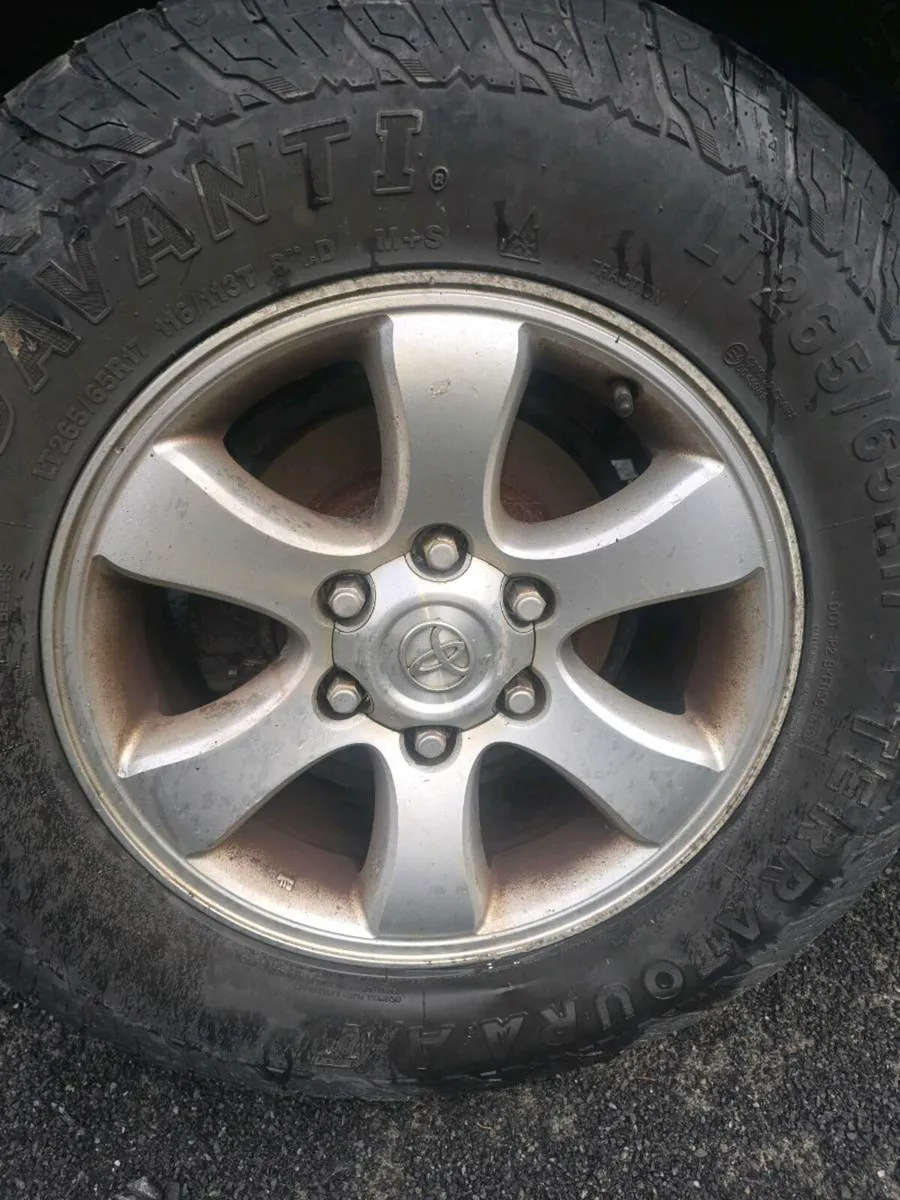 Toyota landcruiser 2007 alloys - Image 2