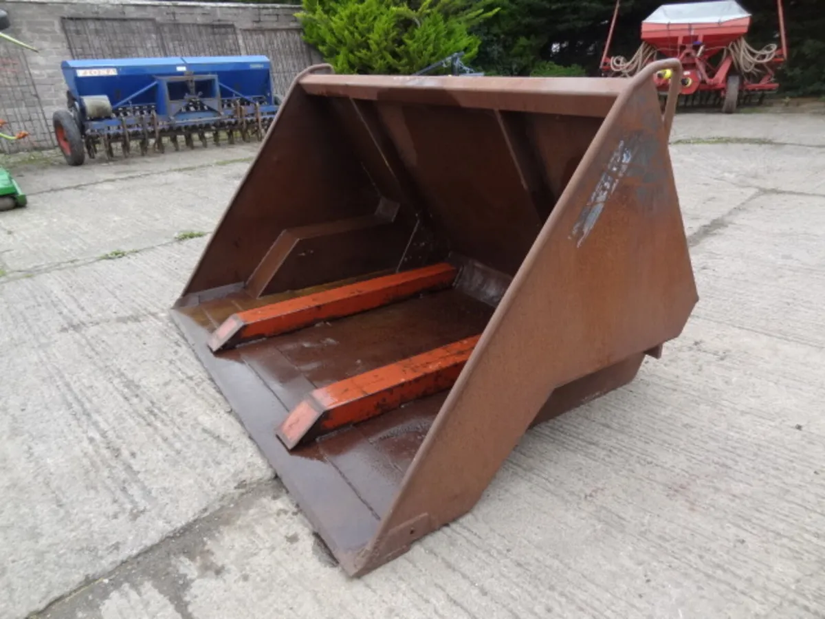 7FT Large Capacity Bucket - Image 1