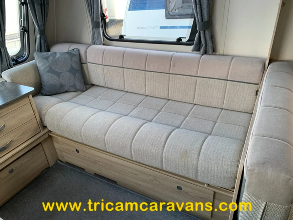 2018 Elddis Avante 840/6 8' Twin Axle, Fixed Bed - Image 4