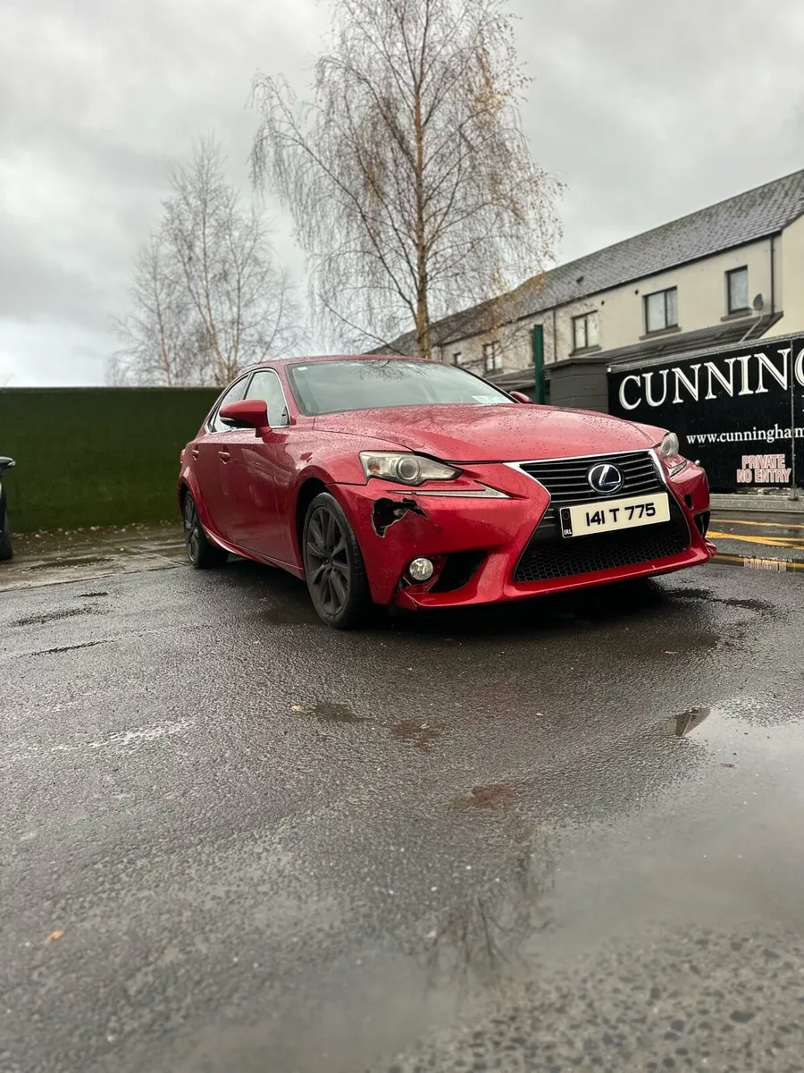 Lexus Is 300h - Image 2