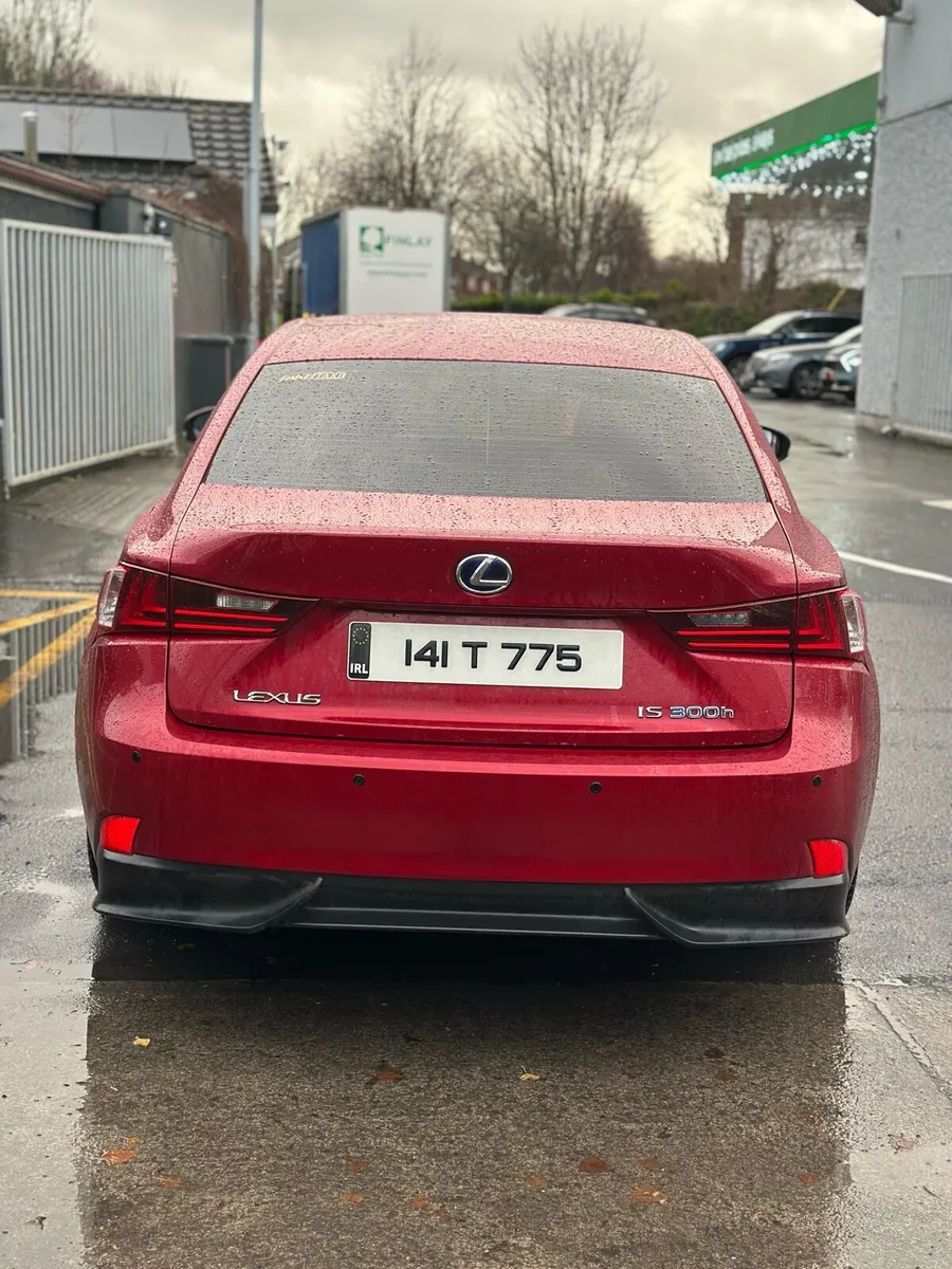 Lexus Is 300h - Image 4