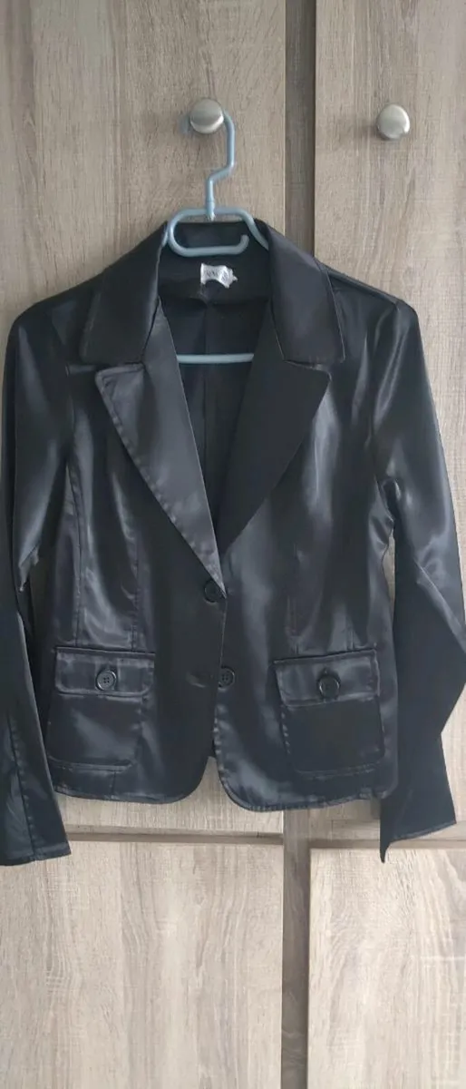 Black satin look blazer size 6 8 10 12 14 - Image 1