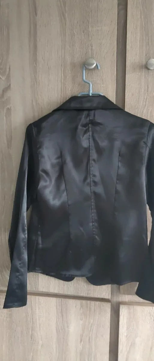Black satin look blazer size 6 8 10 12 14 - Image 2