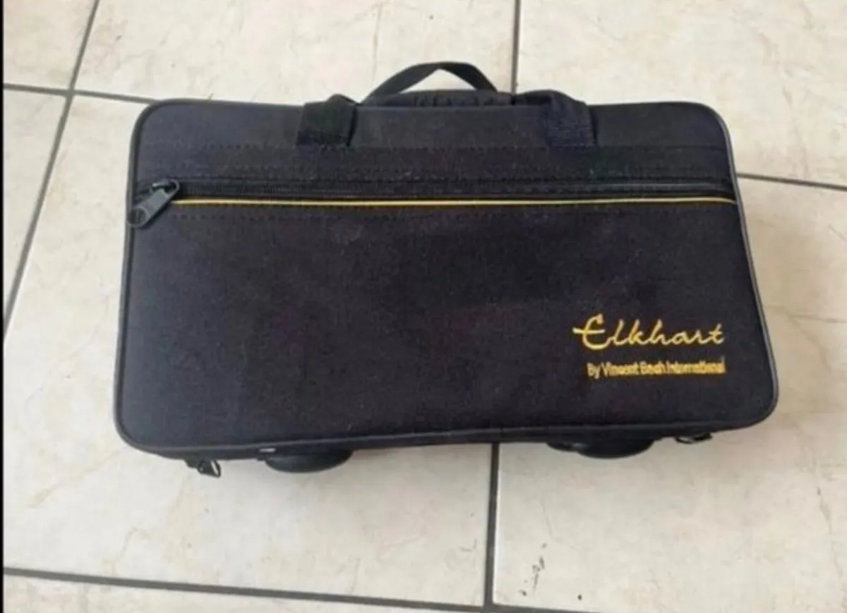 Elkhart Clarinet B flat still available - Image 2